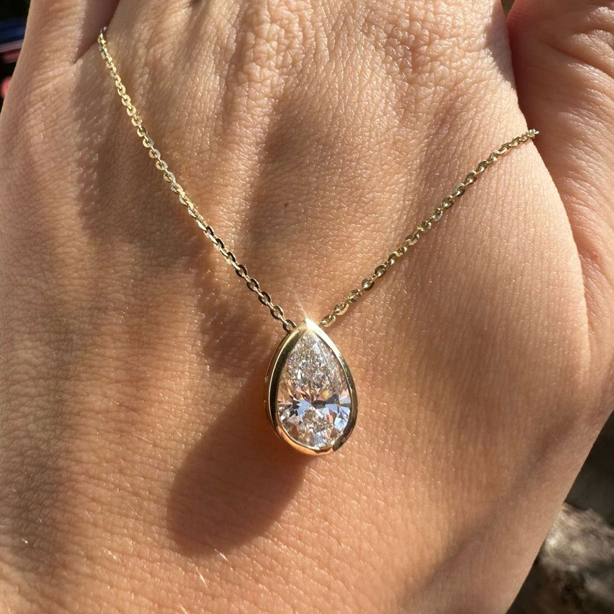 1‑4CT Pear Cut Bezel Set Moiss - đánh giá và giá Bezels Set Pendant