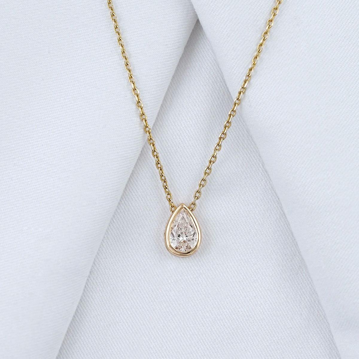 1‑4CT Pear Cut Bezel Set Moiss - đánh giá và giá Bezels Set Pendant